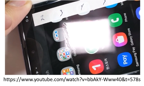 三星Galaxy Z Flip蓋板表面硬度約為莫氏硬度2~3之間，指甲會在表面產生刮痕。